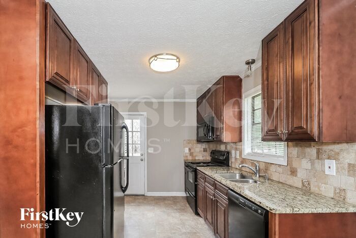 Building Photo - 3762 Cambridge Dr SW