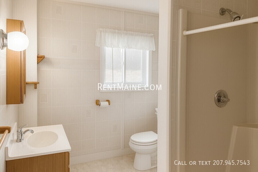 Building Photo - 619 Main Rd