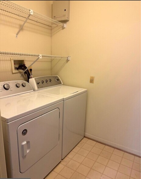 Building Photo - 8009 Township Dr