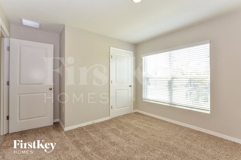 Building Photo - 8549 Triumph Cir