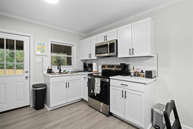 Building Photo - 310 Shelden Dr