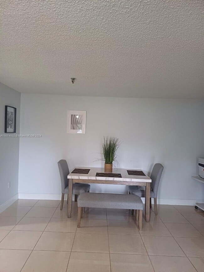 Building Photo - 2 bedroom in North Miami Beach FL 33179