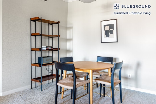 Building Photo - 1668 Hope Dr