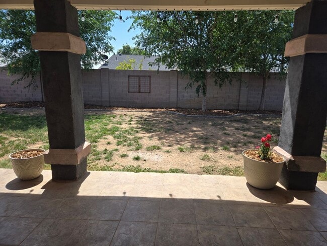 Building Photo - Coming Soon! ?Beautiful 4 bed, 2 bath Home, NO HOA! (Available 05/15/26)