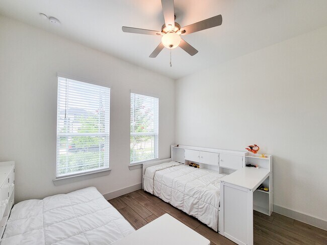 Building Photo - 5023 Golden Peach Rd
