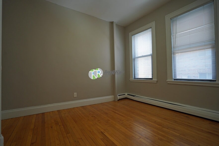 Building Photo - 72 Gardner St