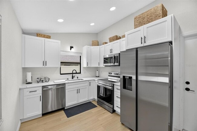 Building Photo - 8137 English Elm Cir