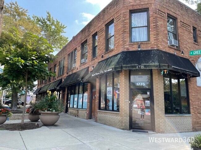 Primary Photo - 1769 W Greenleaf Ave