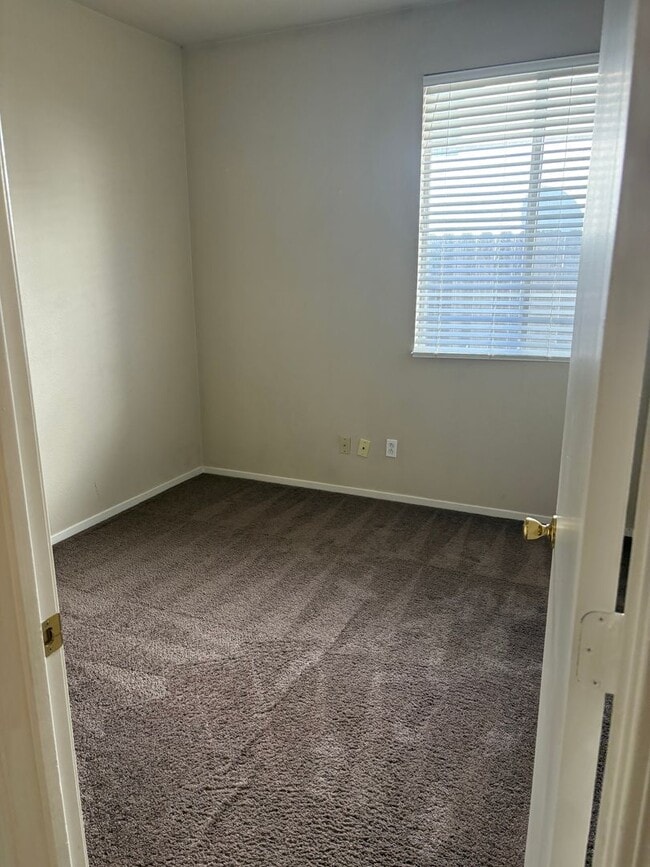 Building Photo - Beautiful 3bed/2bathroom Home in West Sac