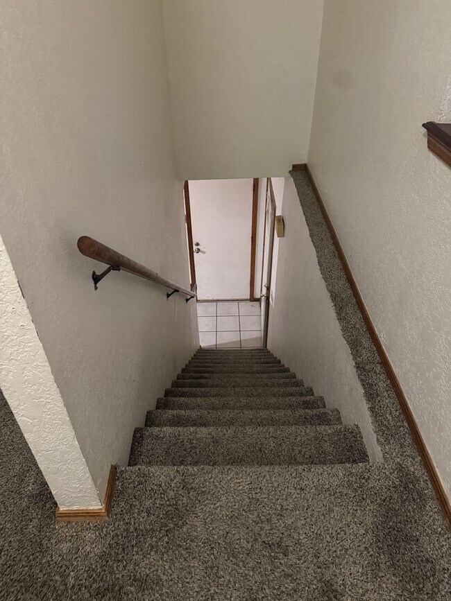 Building Photo - 1166 N Eagle Ln