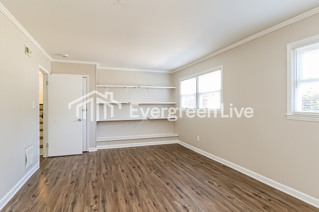 Building Photo - 1639 Vancouver Dr