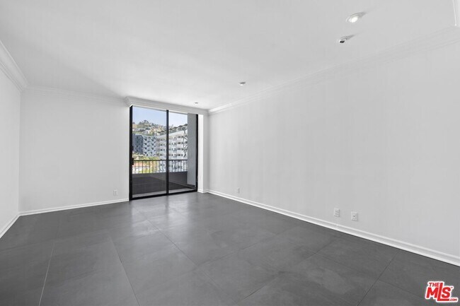 Building Photo - 1100 Alta Loma Rd