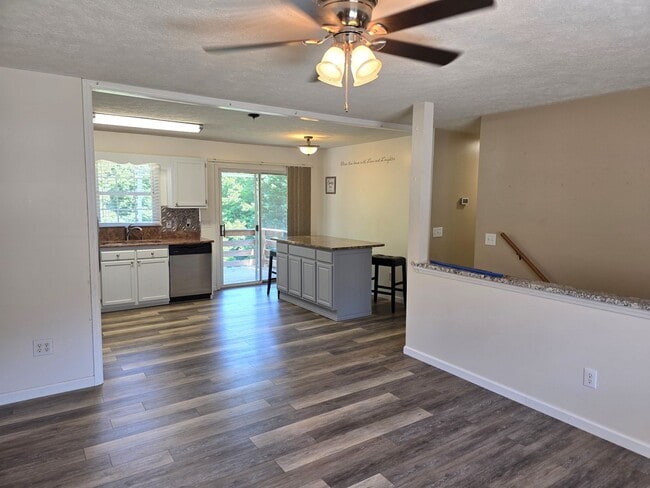 Building Photo - 273 Woodbridge Dr