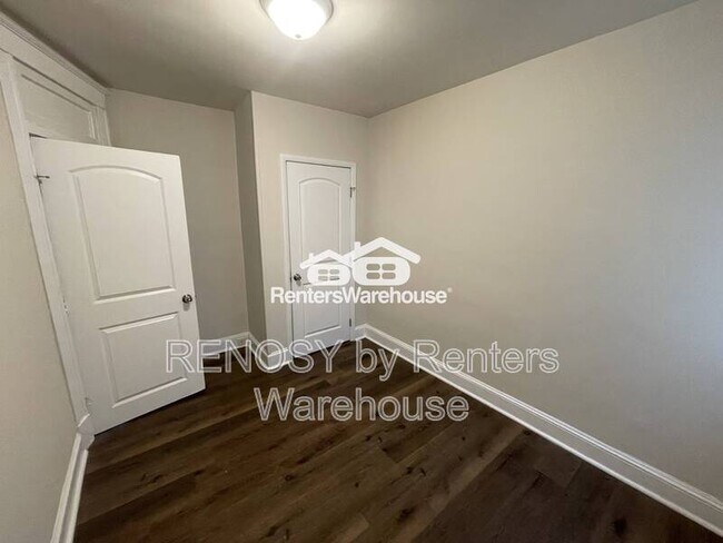 Building Photo - 2855 W Cold Spring Ln