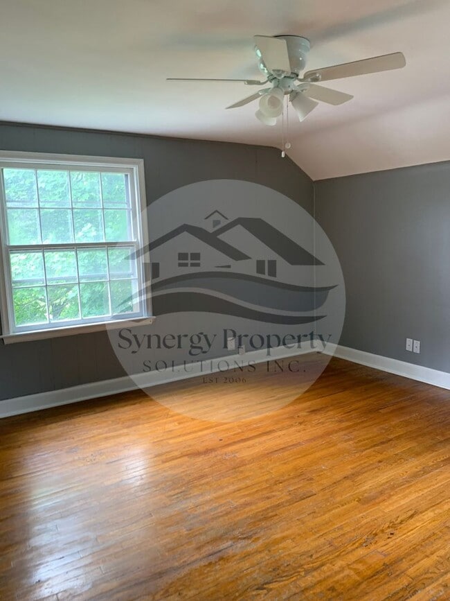 Building Photo - Coming Soon !3 Bedroom, Garage June 6th