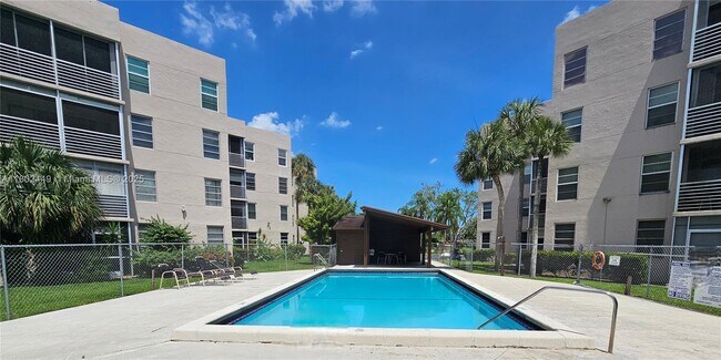 Building Photo - 9520 Seagrape Dr