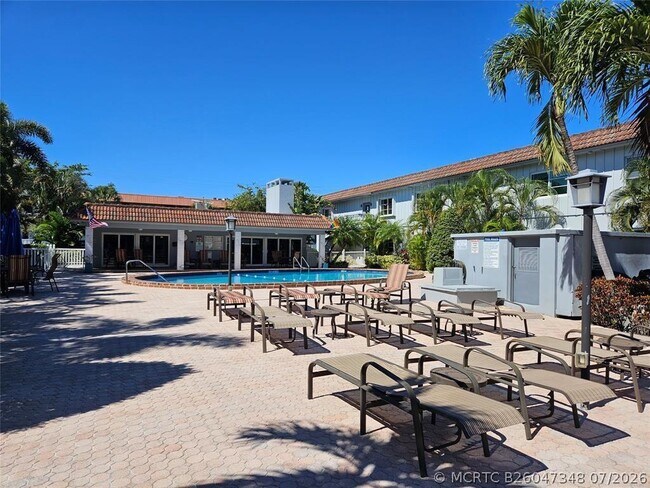 Building Photo - 649 W Oakland Park Blvd