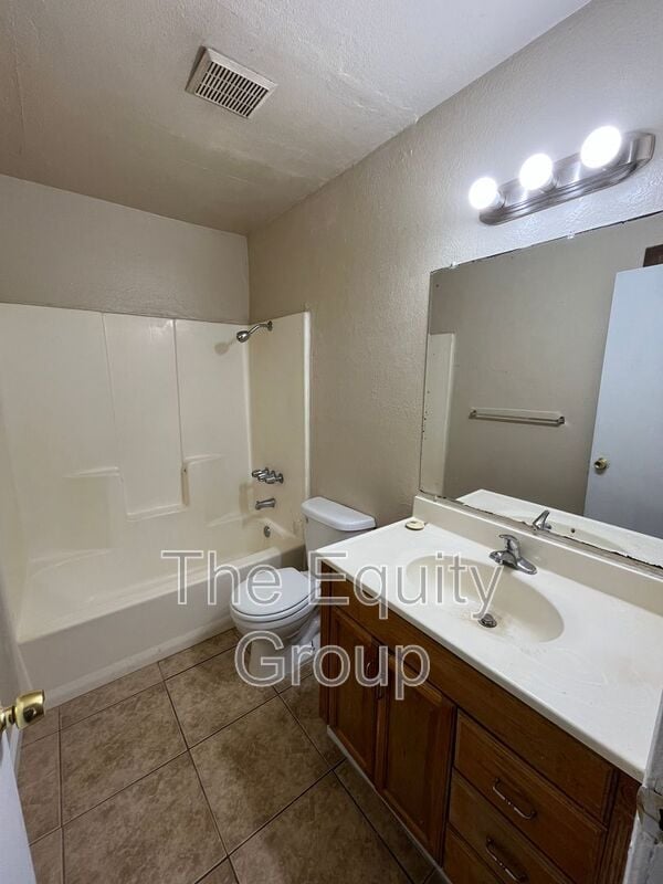 Building Photo - 93 N E St