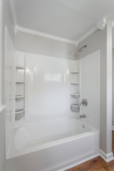 Building Photo - 516 Hedgewood Dr