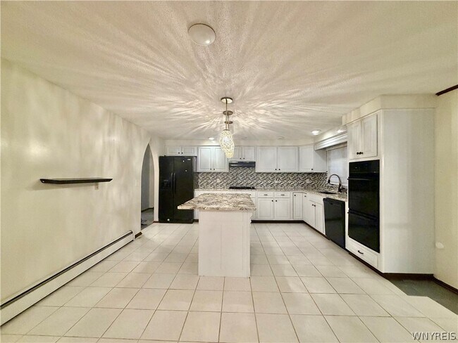 Building Photo - 94 S Prince Dr