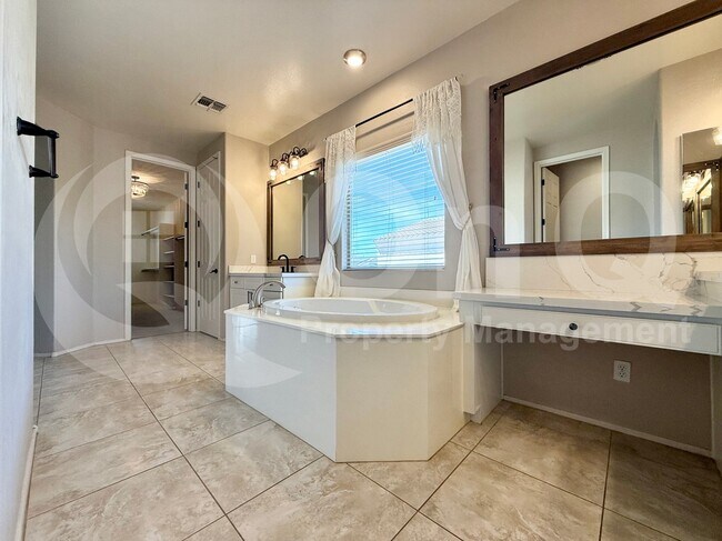Building Photo - 12908 W Sierra Vista Dr