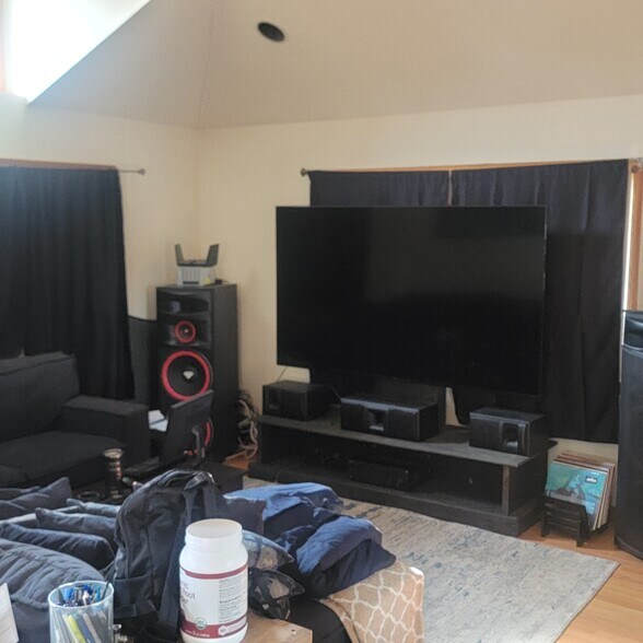 Building Photo - 5727 N Mango Ave