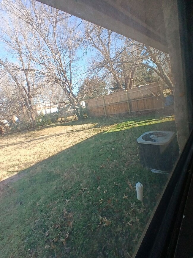 Building Photo - Cute Remodel - Midwest City Schools!