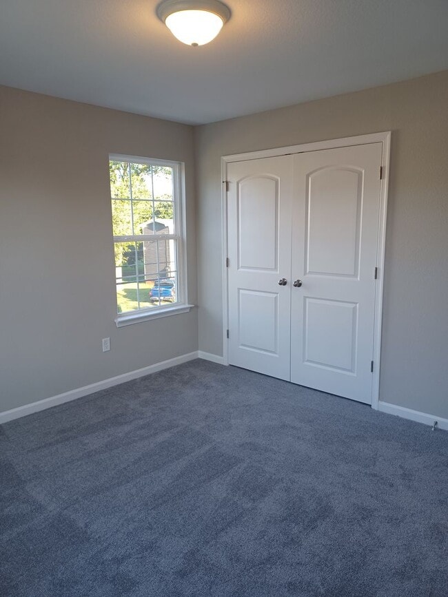 Building Photo - Beautiful 5 Bedroom Home in Hampton