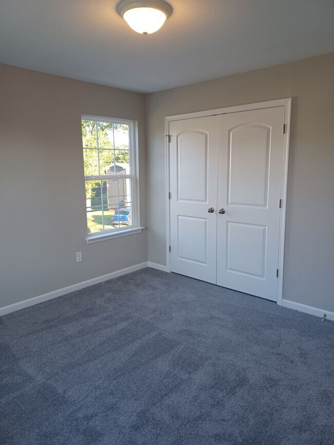 Building Photo - Newly Constructed 5 Bedroom Home in Hampton