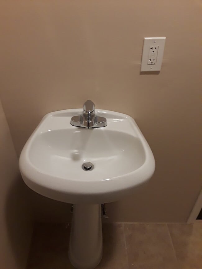 Building Photo - 5443 11th Ave