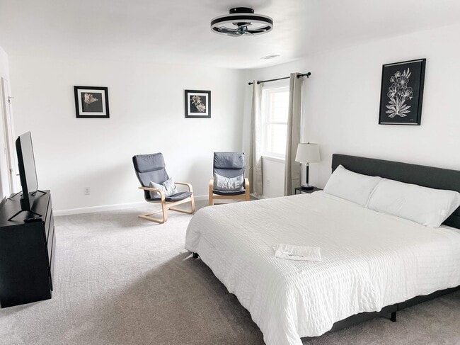 Building Photo - 604 Briar Ct