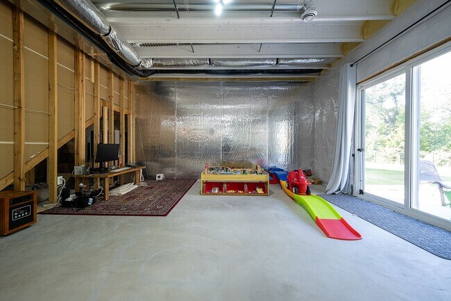 Building Photo - 5004 Trillium Cove NE