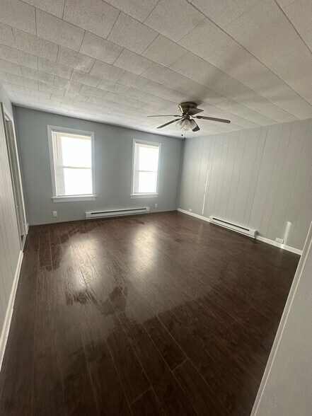 Building Photo - 379-385-385 Main St