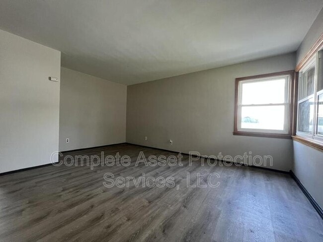 Building Photo - 6726 Leland Ave