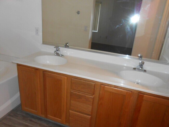 Building Photo - Spacious Home 2 Story Home in Black Mountain