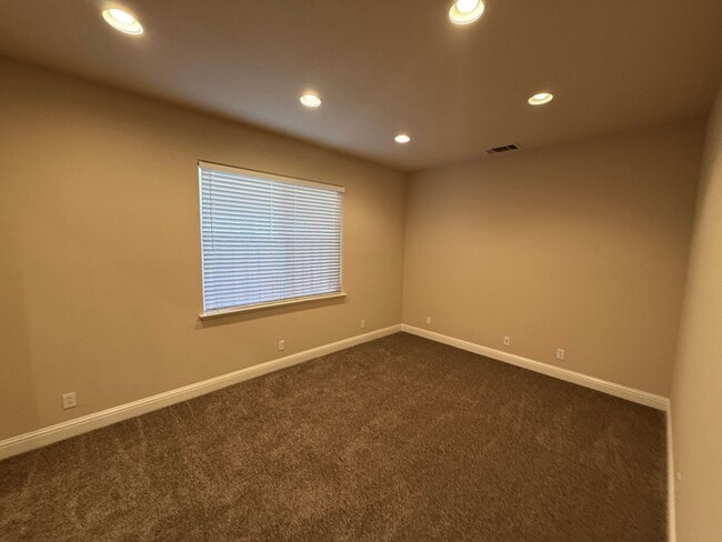 Building Photo - $4795 - Beautiful 5 Bedroom 3 Bath Home wi...