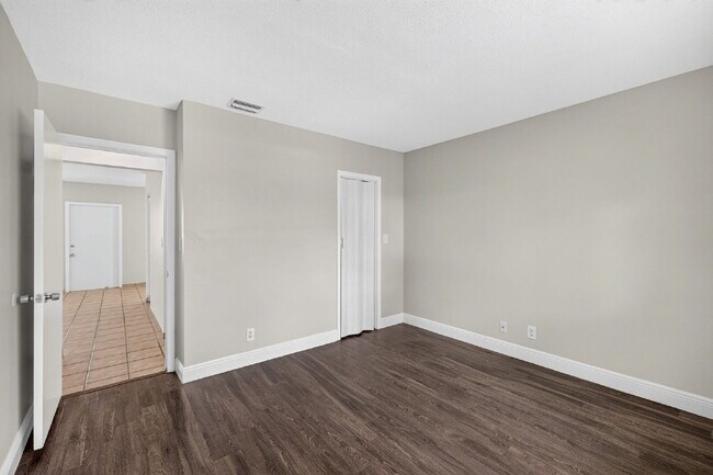 Building Photo - 1007 Prospect Rd