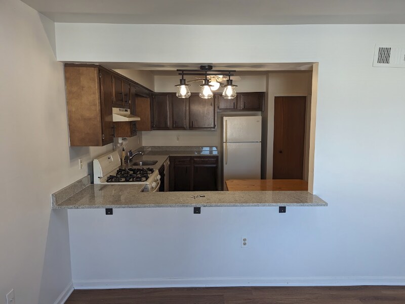 Building Photo - 77 Sandybrook Dr