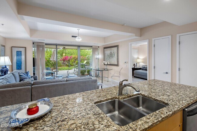 Building Photo - 7121 E Rancho Vista Dr