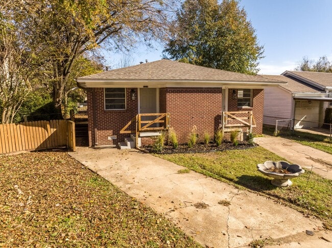 Building Photo - SF-067-1216 &amp; 1218 North 35th Street Duplex