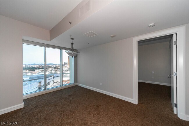 Building Photo - 2700 S Las Vegas Blvd