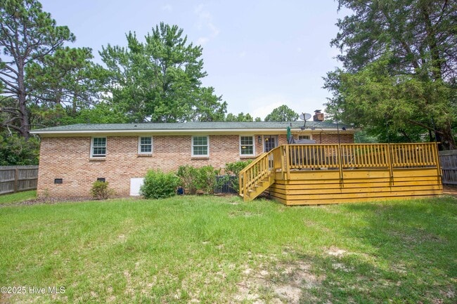 Building Photo - 215 S Pinehurst St