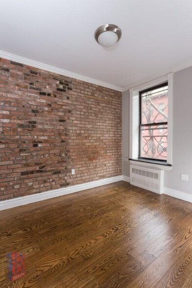 Primary Photo - 422 E 9th St