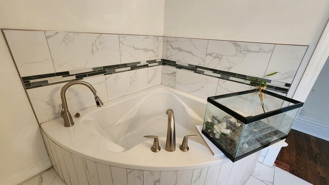 Building Photo - 513 S Brooks St