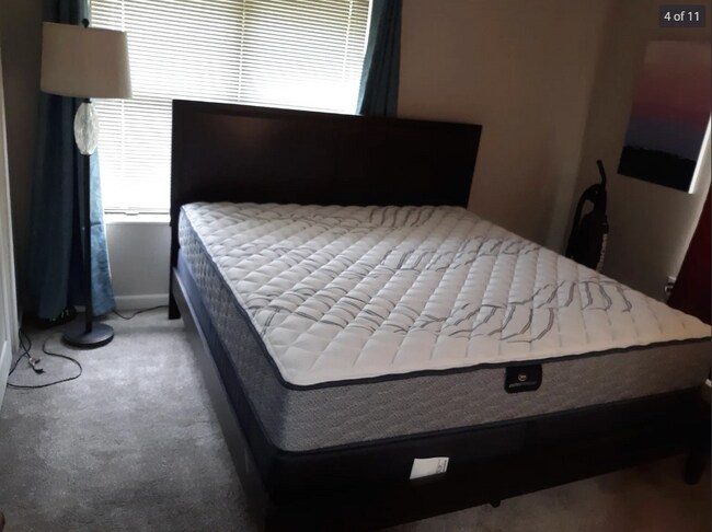 Building Photo - 445 W 9th St