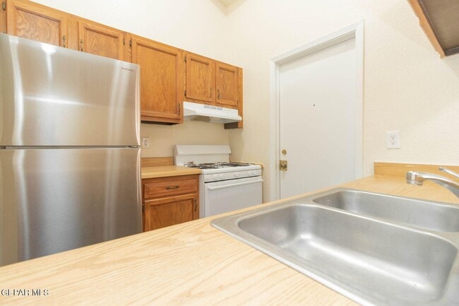 Building Photo - 11601 Soberana Ln