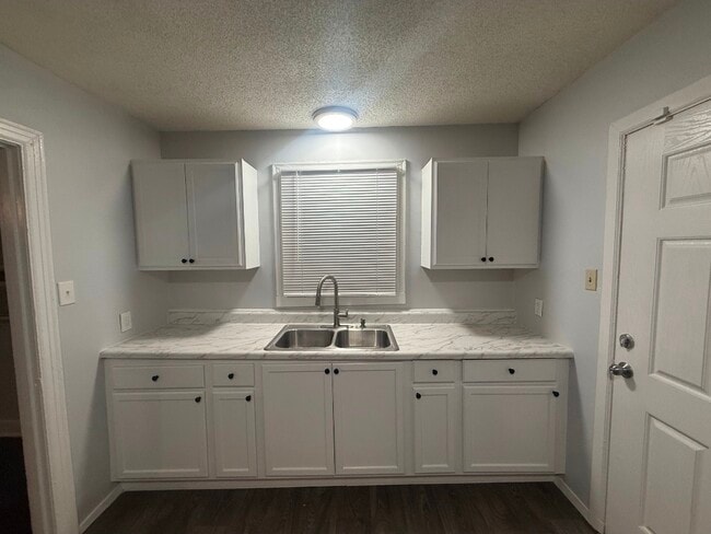 Building Photo - 3221 Wolfe St