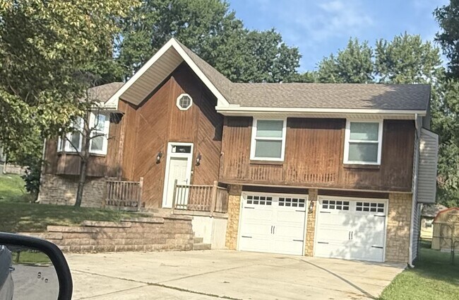 Building Photo - 8612 N Rhode Ave