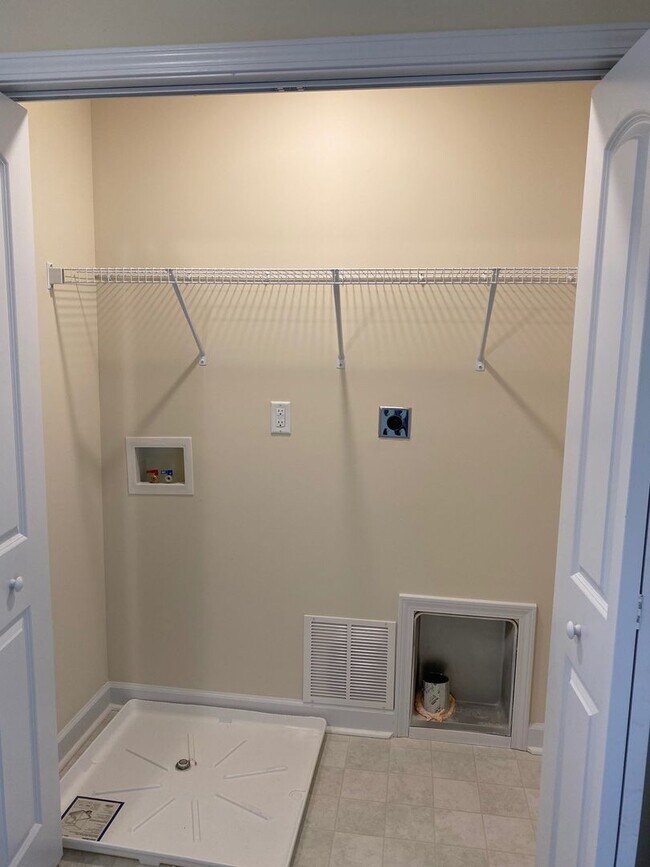 Building Photo - 2 bedroom, 2.5 bath end unit unfurnished townhouse in Sneads Ferry Justice Farm Townhome community