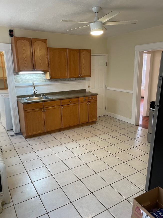 Kitchen - 581 Beechwood Ave